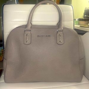 ***NEVER USED MICHAEL KORS HANDBAG***